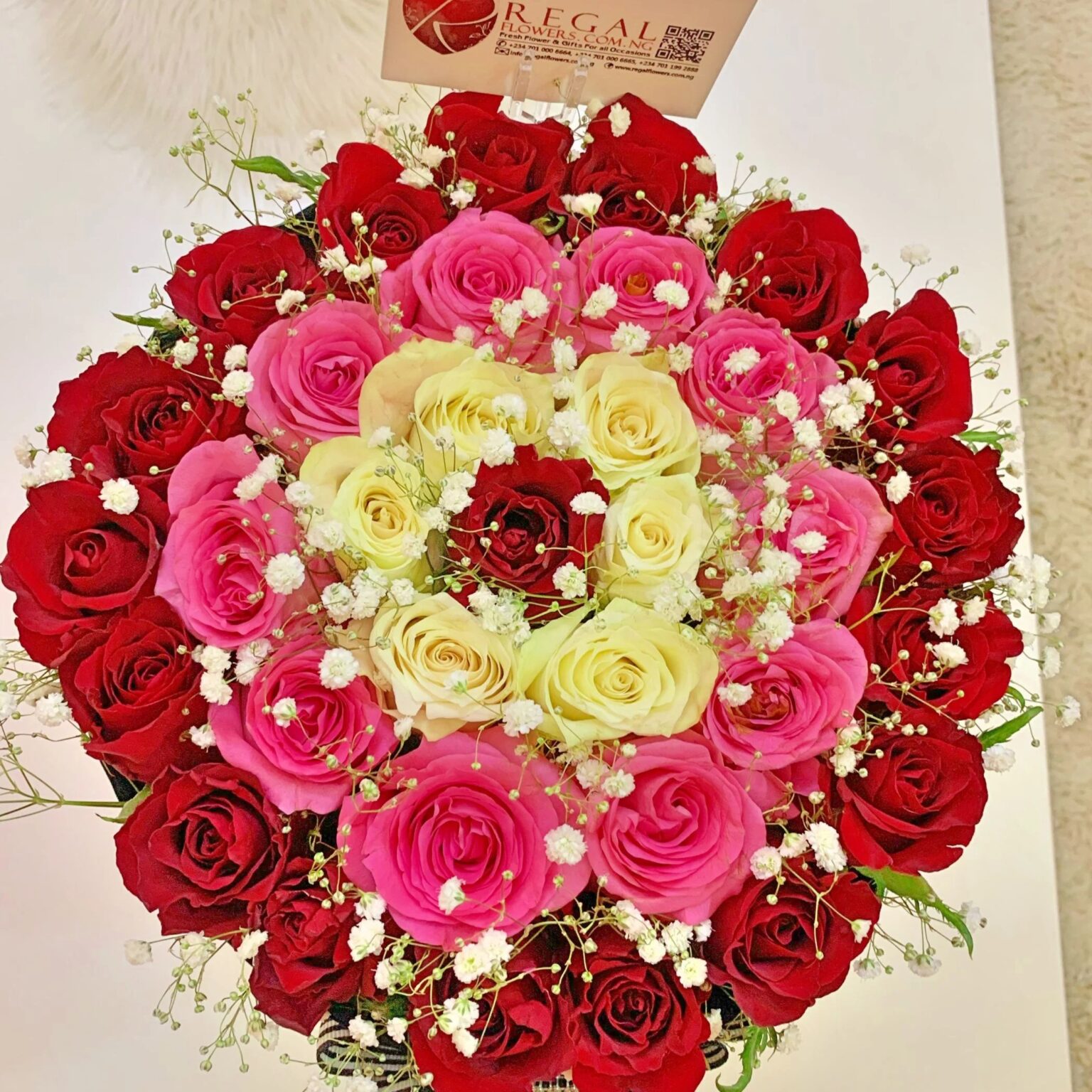 Belleza Box Arrangement Mixed Roses and Million Stars EKO TOKEN
